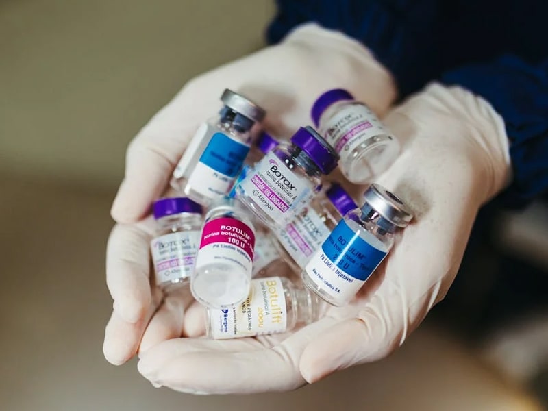 Vial Capping bottles