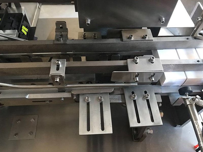 Encartonadora automática GDZ-120 - Mecanismo de sellado de cajas